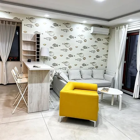 Infinity Sunrise Mamaia Nord - Beachfront アパートホテル