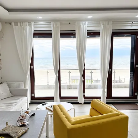 Infinity Sunrise Mamaia Nord - Beachfront アパートホテル 3*