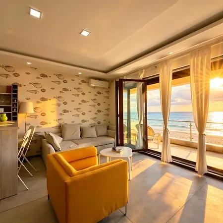 Infinity Sunrise Mamaia Nord - Beachfront Hotel apartamentowy 3*
